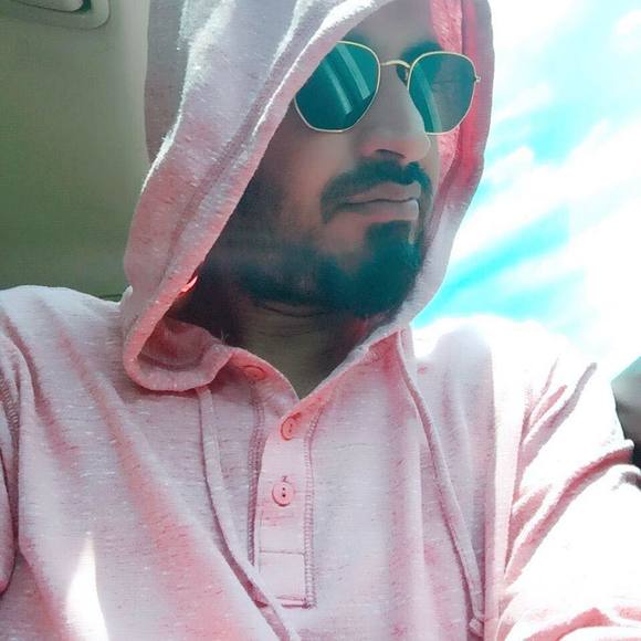 Meet your Posher, Ali - Picture 2 of 7